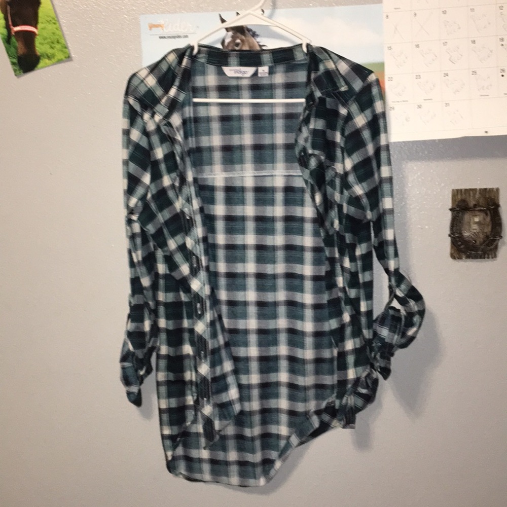 Size M green and blue flannel.